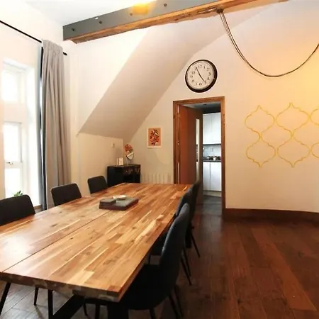 Spacious New-york Style Trendy Penthouse In Centre * לידס